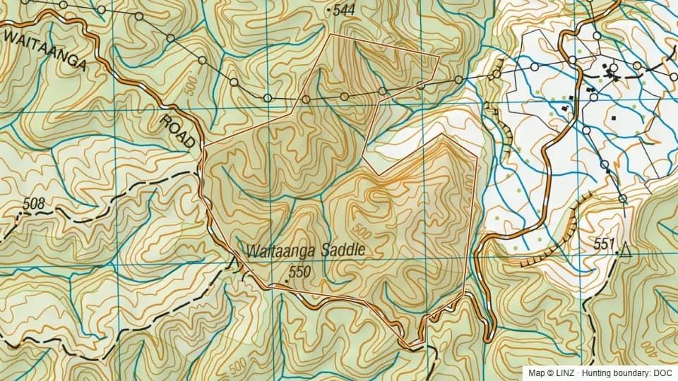 Topographic map of Mangaroa Scenic Reserve in Manawatu-Wanganui, New Zealand, with the DOC hunting boundary outlined.