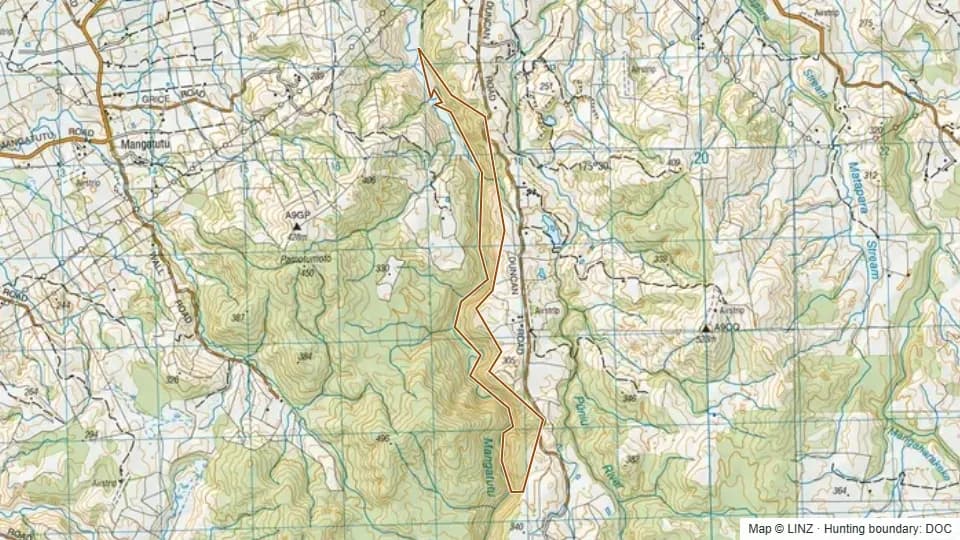 Topographic map of Mangatutu Stream Scenic Reserve in Waikato, New Zealand, with the DOC hunting boundary outlined.