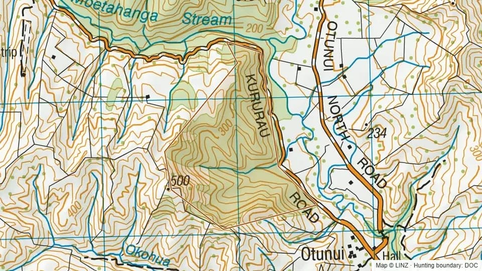 Topographic map of Oruatapu Scenic reserve in Manawatu-Wanganui, New Zealand, with the DOC hunting boundary outlined.