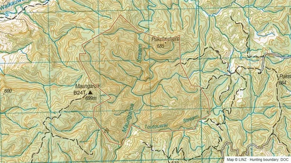 Topographic map of Taheke Conservation Area (Pt) in Manawatu-Wanganui, New Zealand, with the DOC hunting boundary outlined.